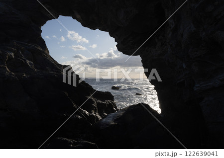 城ヶ島の景勝地 馬の背同門 城ヶ島の景勝地 馬の背同門 122639041