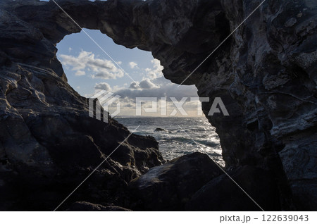 城ヶ島の景勝地 馬の背同門 城ヶ島の景勝地 馬の背同門 122639043