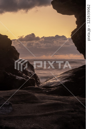 城ヶ島の景勝地　夜明の馬の背同門 122639062