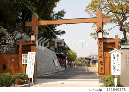門戸厄神東光寺と桜 門戸厄神東光寺と桜 122640378