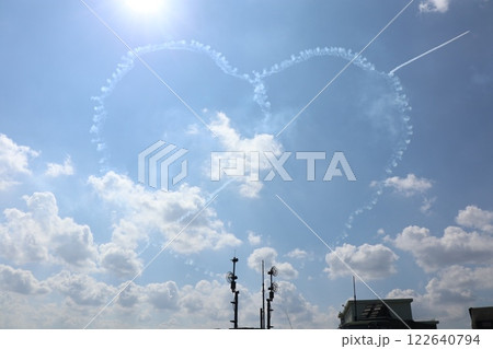 ハートの形をした雲 122640794