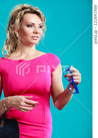 Attractive fashion woman holds glasses Attractive fashion woman holds glasses 122641986