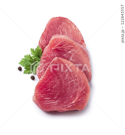 Tuna fish with spice on white backgrounds 122643557