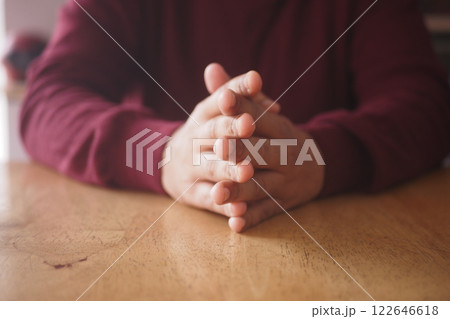 Hands Resting on a Table A Moment of Contemplation in a Cozy Setting Hands Resting on a Table A Moment of Contemplation in a Cozy Setting 122646618