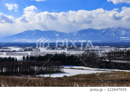 冬の十勝平野 122647935