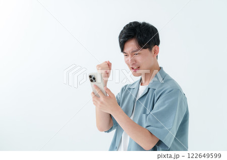 男性 スマートフォン 男性 スマートフォン 122649599