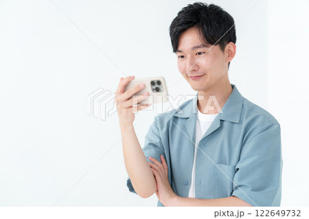 男性 スマートフォン 男性 スマートフォン 122649732