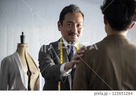 かっこいい仕立て屋さん 122651264