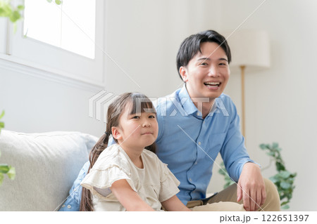 9歳の娘とパパ 122651397