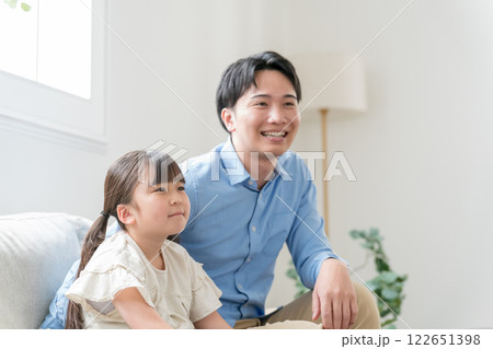 9歳の娘とパパ 122651398