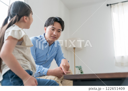 9歳の娘とパパ 9歳の娘とパパ 122651409