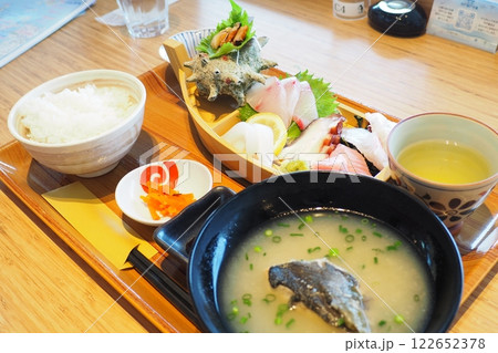 長崎県平戸のぜいたくお刺身定食 122652378