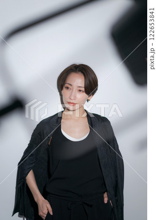 黒い衣装の女性モデル 黒い衣装の女性モデル 122653841