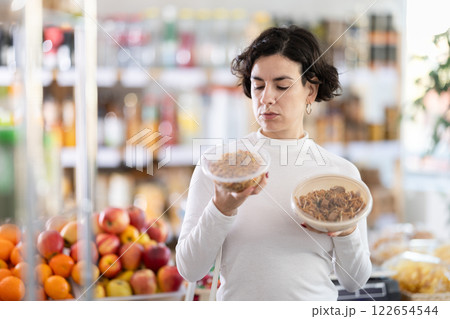 In store, woman near counter are looking at oriental food yakisoba 122654544