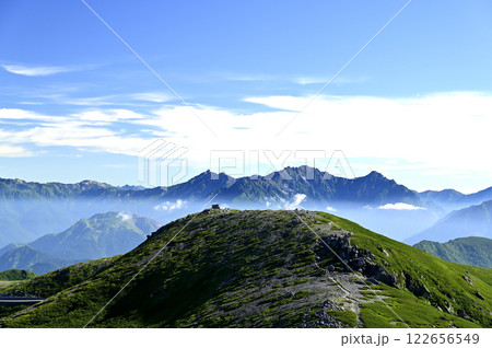 朝の乗鞍、富士見岳からの風景(撮影地:乗鞍、富士見岳) 朝の乗鞍、富士見岳からの風景(撮影地:乗鞍、富士見岳) 122656549