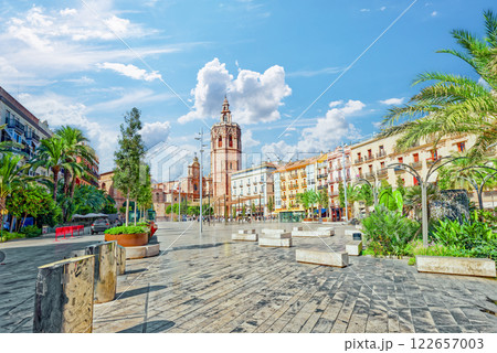 Queen's Square and Valencia Cathedral. 122657003