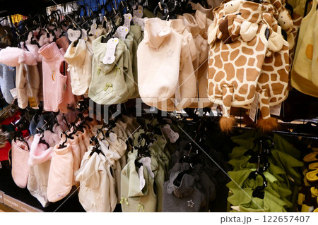 ペットショップの春物のお洋服 ペットショップの春物のお洋服 122657407