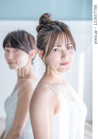 透明感ある若い女性のビューティポートレート 透明感ある若い女性のビューティポートレート 122657786