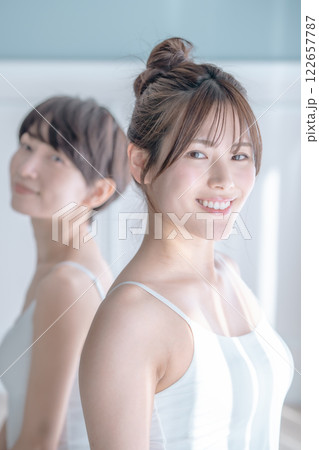 透明感ある若い女性のビューティポートレート 透明感ある若い女性のビューティポートレート 122657787