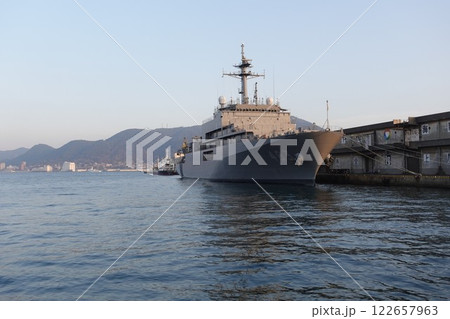 防衛省護衛艦　敷設艦「むろと」下関港 122657963