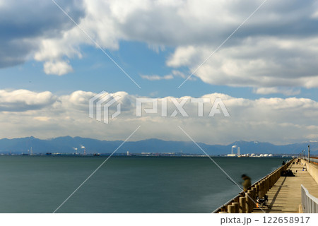 新舞子釣り堤防から伊勢湾を望む 122658917