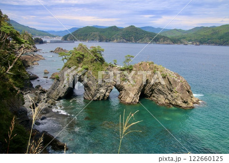 穴通磯・自然の造形美(岩手県・大船渡市) 穴通磯・自然の造形美(岩手県・大船渡市) 122660125