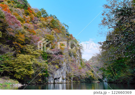 猊鼻渓の紅葉と舟下り 岩手県 猊鼻渓の紅葉と舟下り 岩手県 122660369
