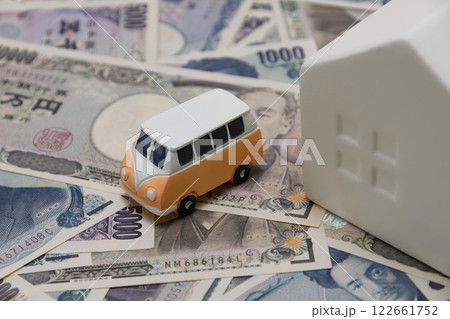 家とお金と車 家とお金と車 122661752