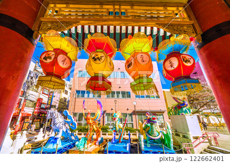 日本の横浜都市景観7年2月。2025春節燈花。山下町公園・「會芳亭」から聖獣たちを望む…=6日 日本の横浜都市景観7年2月。2025春節燈花。山下町公園・「會芳亭」から聖獣たちを望む…=6日 122662401