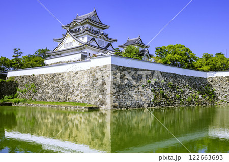 内堀に映える美しい岸和田城天守閣(大阪府岸和田市) 内堀に映える美しい岸和田城天守閣(大阪府岸和田市) 122663693