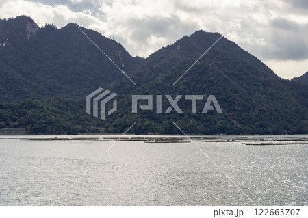 【広島宮島口 宮島口JR西日本宮島フェリーからの蠣いかだ】 【広島宮島口 宮島口JR西日本宮島フェリーからの蠣いかだ】 122663707