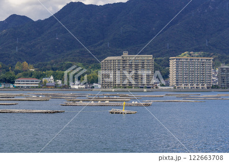 【広島宮島口 宮島口JR西日本宮島フェリーからの蠣いかだ】 【広島宮島口 宮島口JR西日本宮島フェリーからの蠣いかだ】 122663708