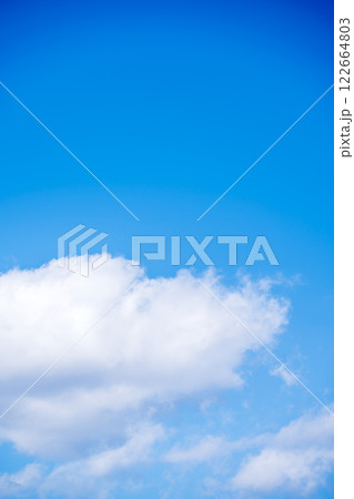春の空 青空 晴れ 空素材 【神奈川県 藤沢市】 122664803
