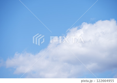 春の空 青空 晴れ 空素材 【神奈川県 藤沢市】 122664955