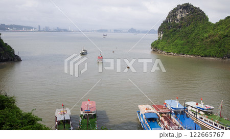 ベトナム、ハロン湾　2024年5月 122665767