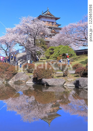 【長野県】シンメトリーな高島城と満開の桜 【長野県】シンメトリーな高島城と満開の桜 122665898