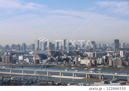 船堀タワーからみる都心のビル群と荒川 船堀タワーからみる都心のビル群と荒川 122666330