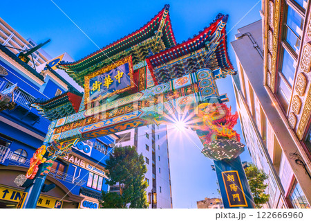 日本の横浜都市景観2月青龍が登場した横浜中華街・朝陽門などを望む。新時代に希望の光=令和7年2月6日 日本の横浜都市景観2月青龍が登場した横浜中華街・朝陽門などを望む。新時代に希望の光=令和7年2月6日 122666960