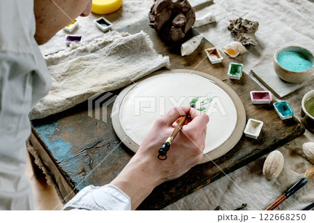 Workspace in ceramic studio 122668250