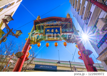 日本の横浜都市景観2月朱雀が登場した横浜中華街・朱雀門などを望む。新時代に希望の光=令和7年2月6日 日本の横浜都市景観2月朱雀が登場した横浜中華街・朱雀門などを望む。新時代に希望の光=令和7年2月6日 122669972