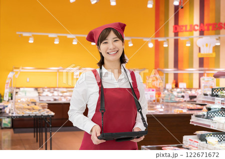 スーパーで働く人々(プロパティリリース取得済み) 122671672