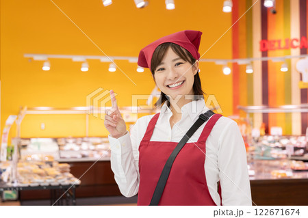 スーパーで働く人々(プロパティリリース取得済み) スーパーで働く人々(プロパティリリース取得済み) 122671674