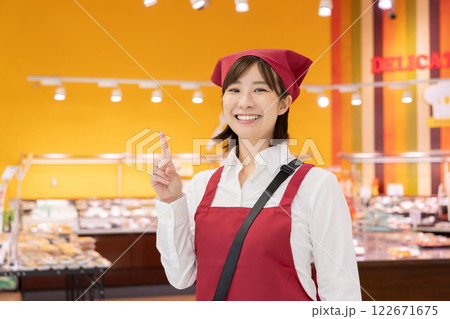 スーパーで働く人々(プロパティリリース取得済み) スーパーで働く人々(プロパティリリース取得済み) 122671675