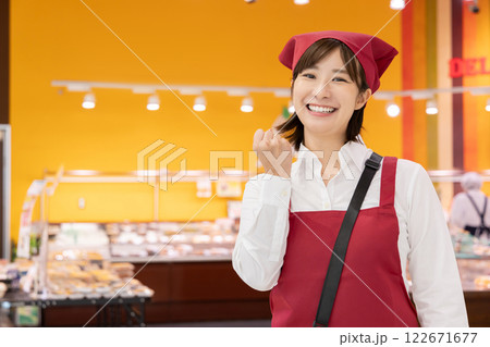 スーパーで働く人々(プロパティリリース取得済み) 122671677