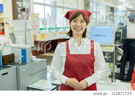 スーパーで働く人々(プロパティリリース取得済み) スーパーで働く人々(プロパティリリース取得済み) 122671724