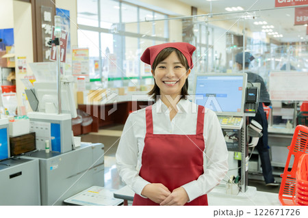 スーパーで働く人々(プロパティリリース取得済み) 122671726