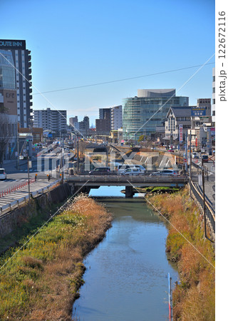 《愛知県》瀬戸川と瀬戸市の街並み 122672116