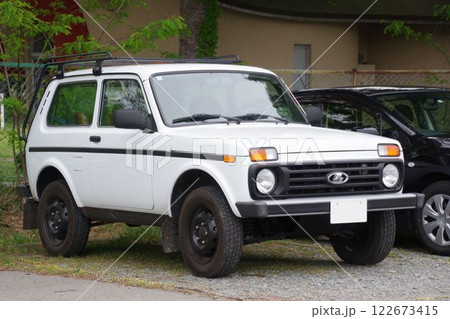 輸入車　ロシアの国民車ラーダ・ニーヴァ 122673415