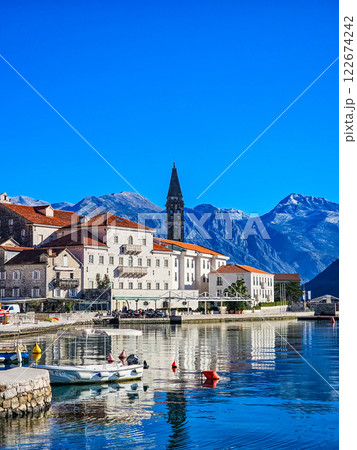 Perast, church and views: A fusion of nature and architect.  122674242