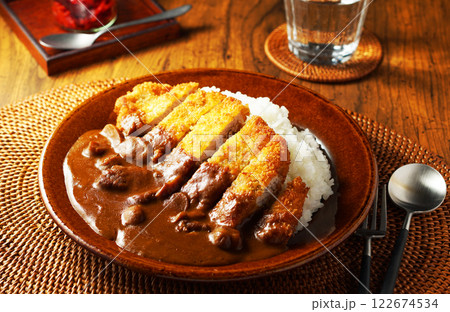 肉厚のとんかつがのったカツカレー 肉厚のとんかつがのったカツカレー 122674534